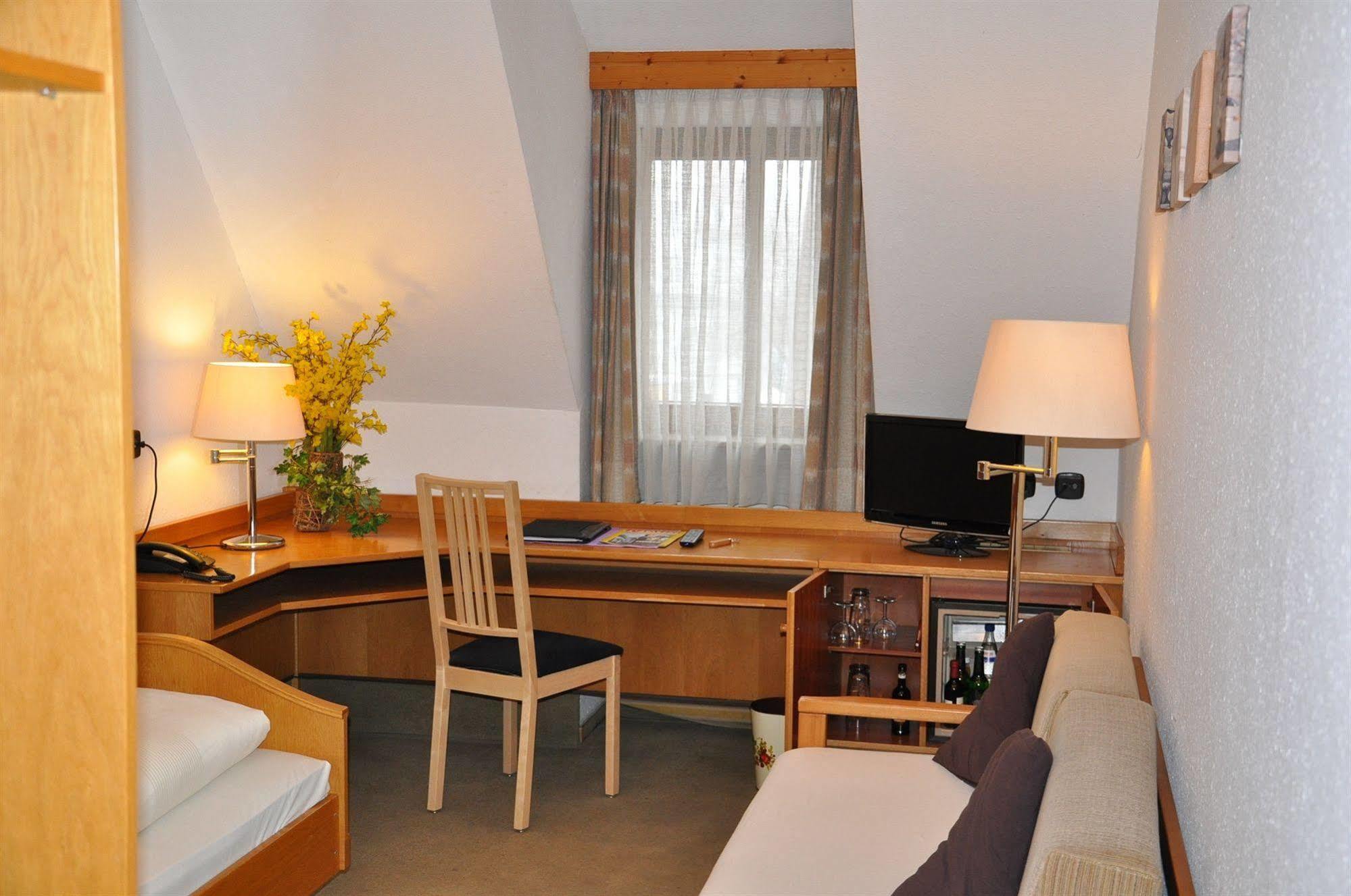 Hotel Und Restaurant Lamm กิงเงน อัน แดร์เบรนซ์ ภายนอก รูปภาพ