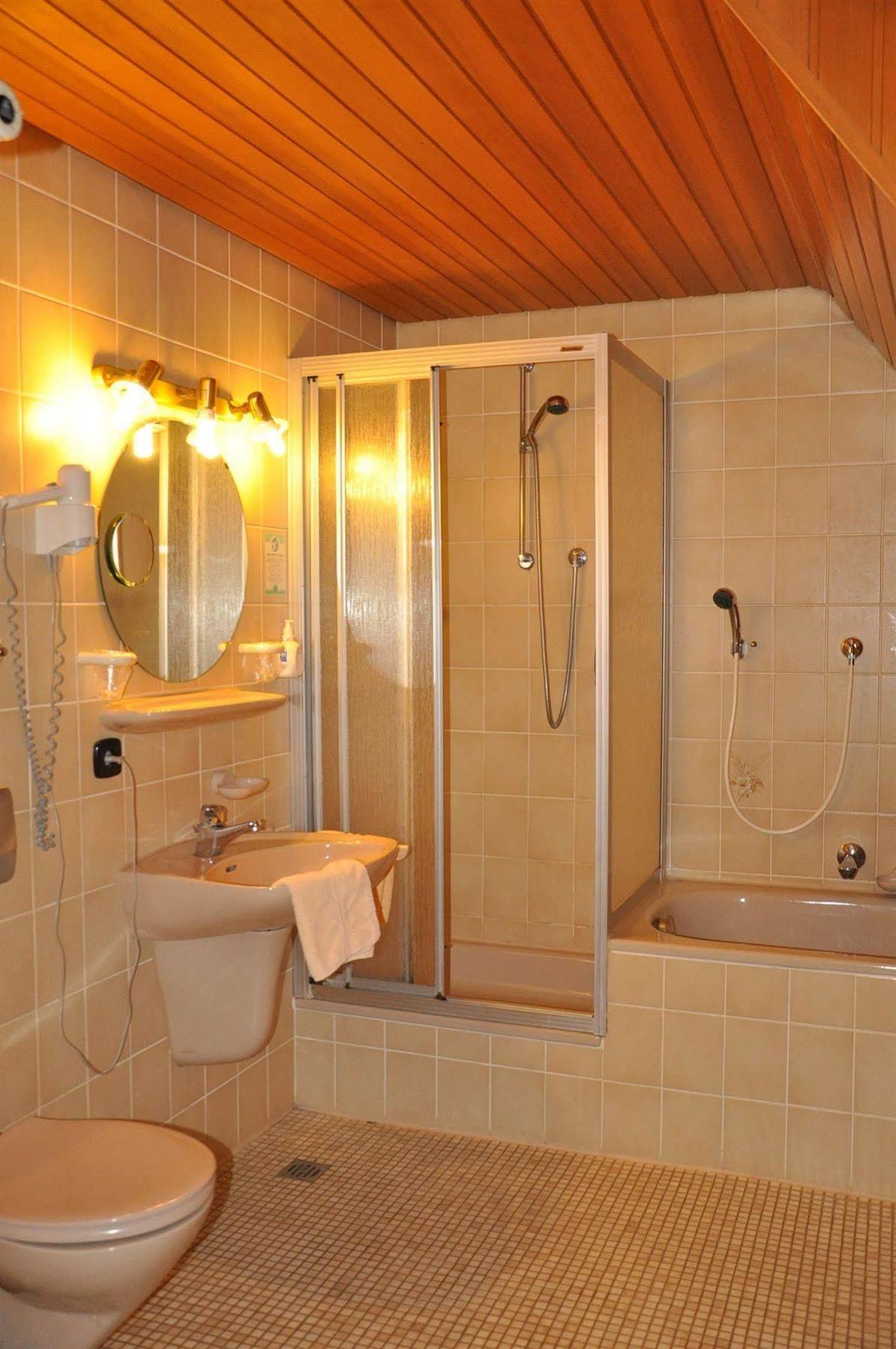 Hotel Und Restaurant Lamm กิงเงน อัน แดร์เบรนซ์ ภายนอก รูปภาพ
